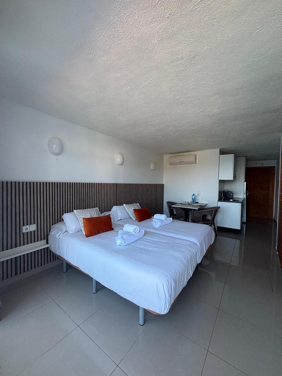 Es Grop Apartamentos Portinatx Ngoại thất bức ảnh
