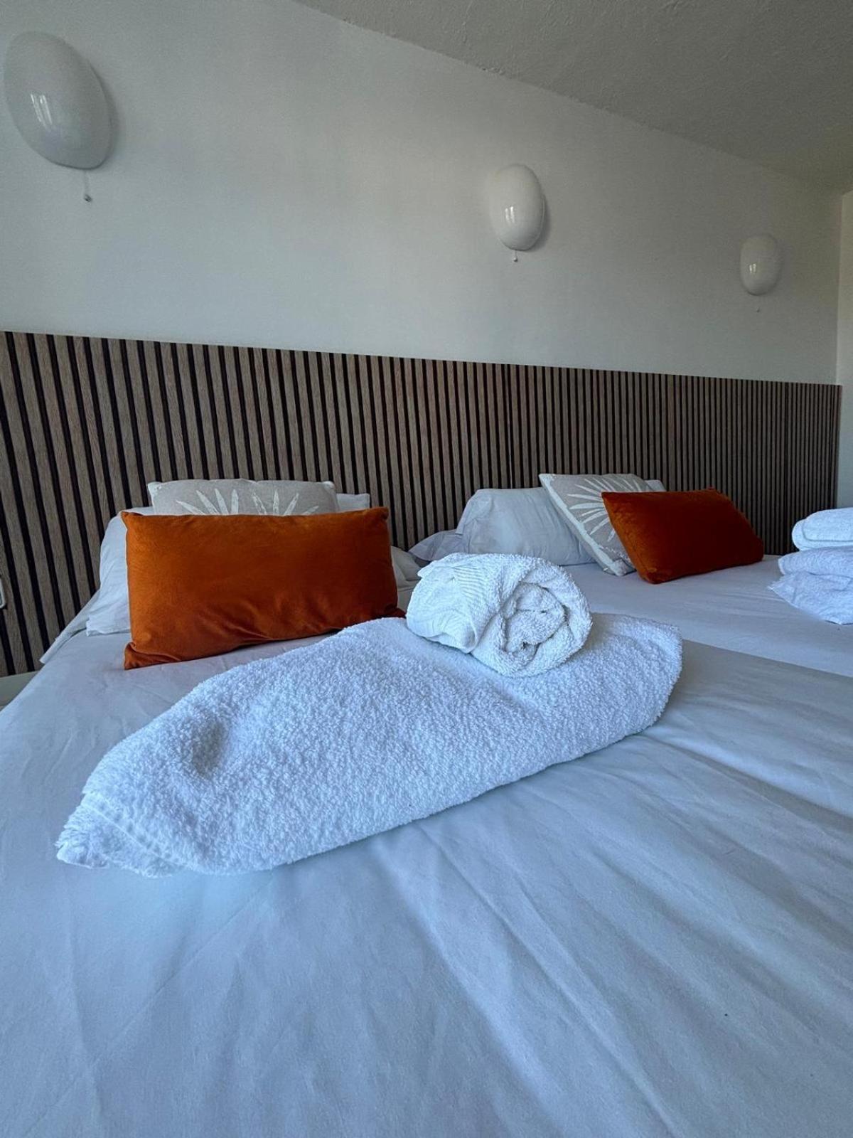 Es Grop Apartamentos Portinatx Ngoại thất bức ảnh