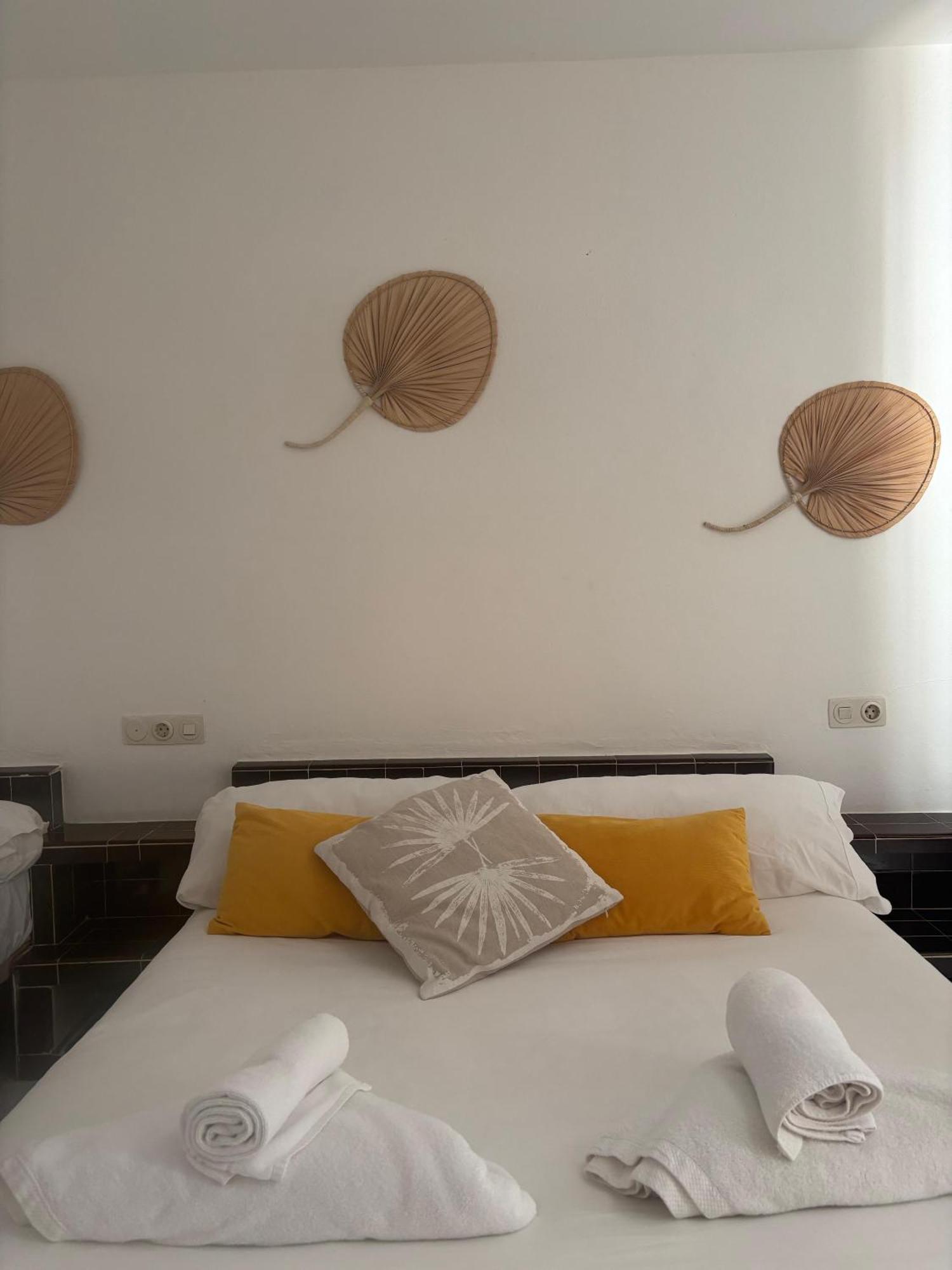 Es Grop Apartamentos Portinatx Ngoại thất bức ảnh